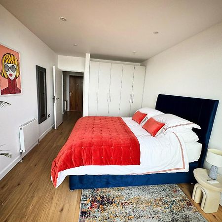 Stunning Beach Front Apartment With Sea Views, Free Parking & Balcony 램즈게이트 외부 사진