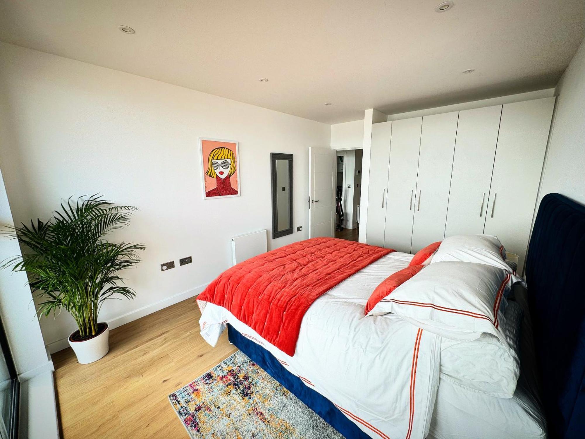 Stunning Beach Front Apartment With Sea Views, Free Parking & Balcony 램즈게이트 외부 사진