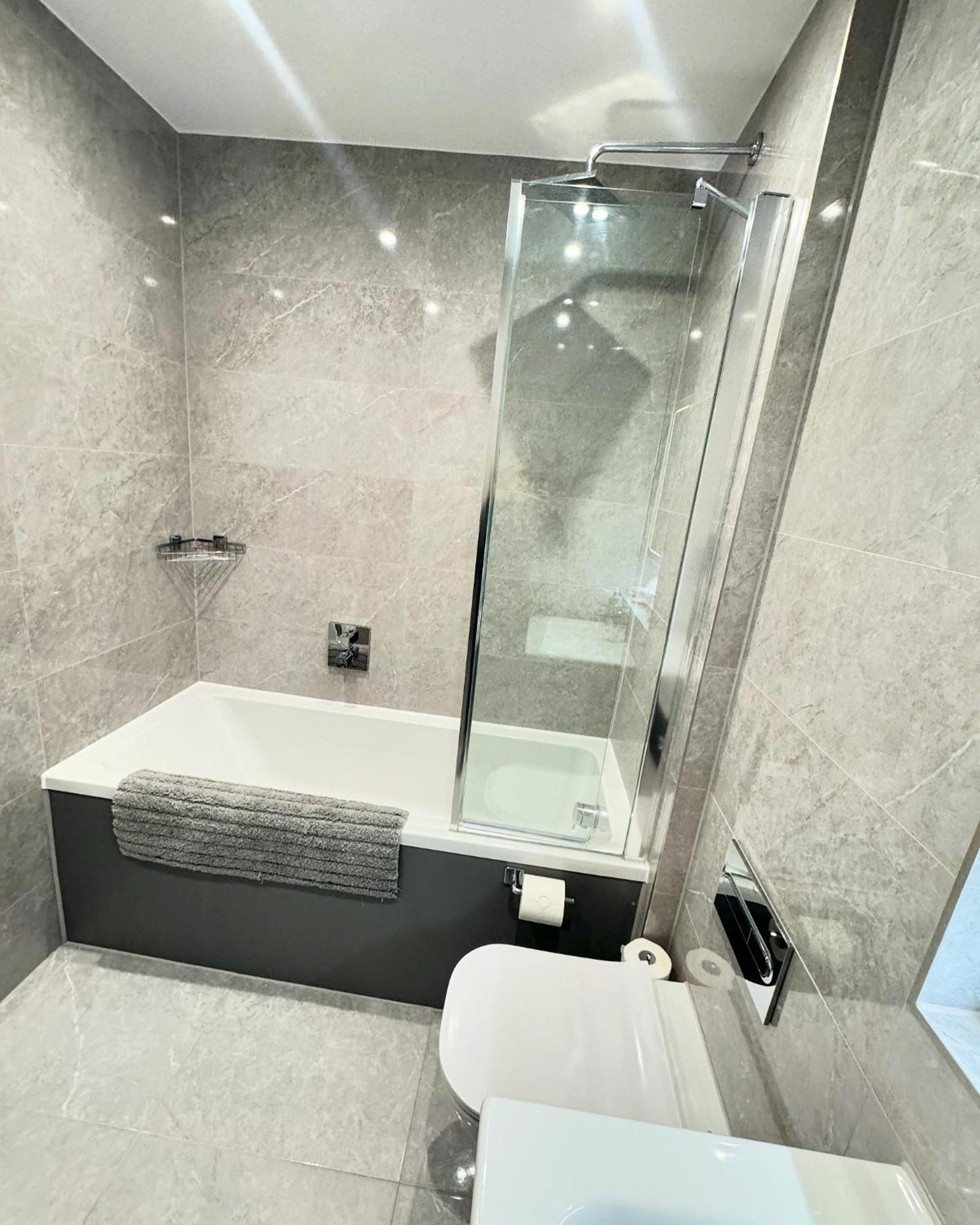 Stunning Beach Front Apartment With Sea Views, Free Parking & Balcony 램즈게이트 외부 사진