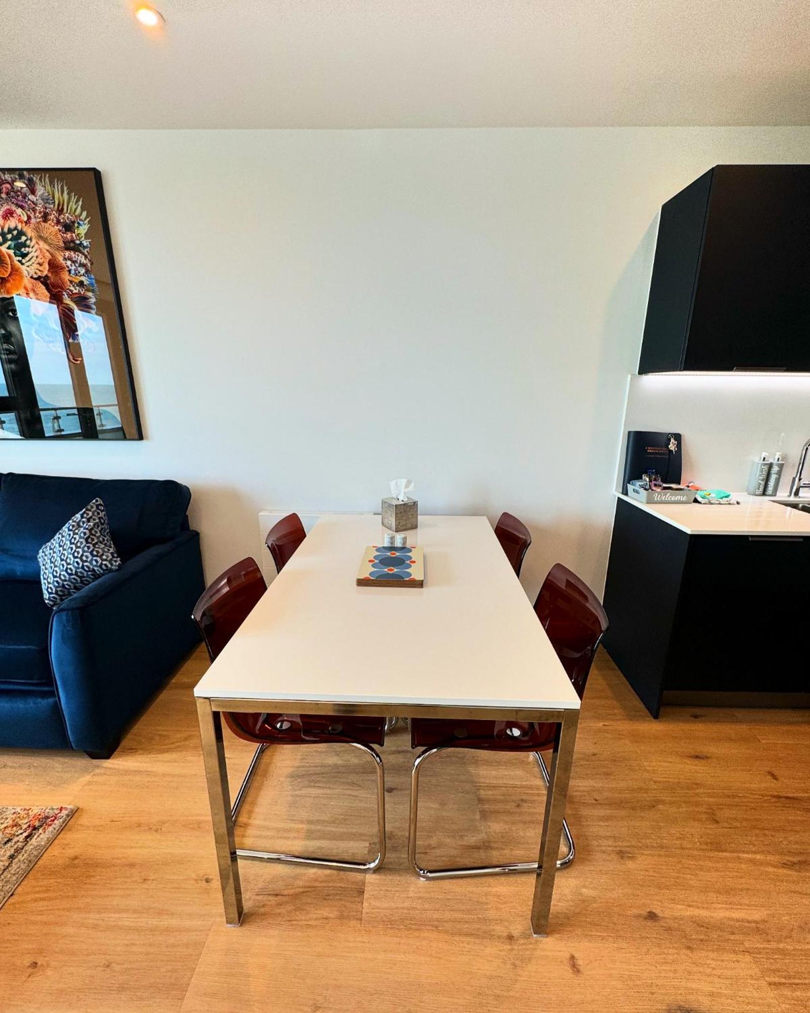Stunning Beach Front Apartment With Sea Views, Free Parking & Balcony 램즈게이트 외부 사진