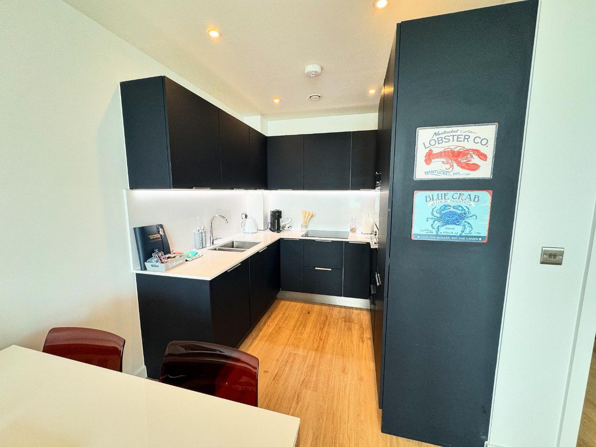 Stunning Beach Front Apartment With Sea Views, Free Parking & Balcony 램즈게이트 외부 사진